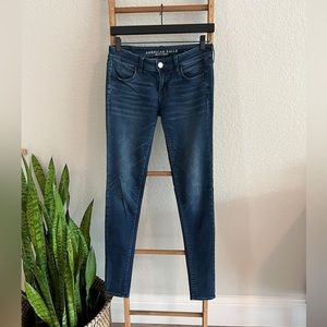 American Eagle Super Stretch X Super Low Jegging. Size 4 X-Long.